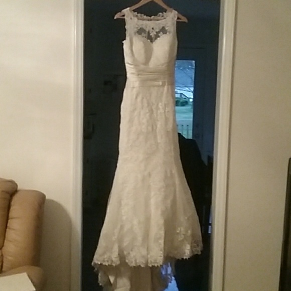 Wedding dress - Picture 1 of 6